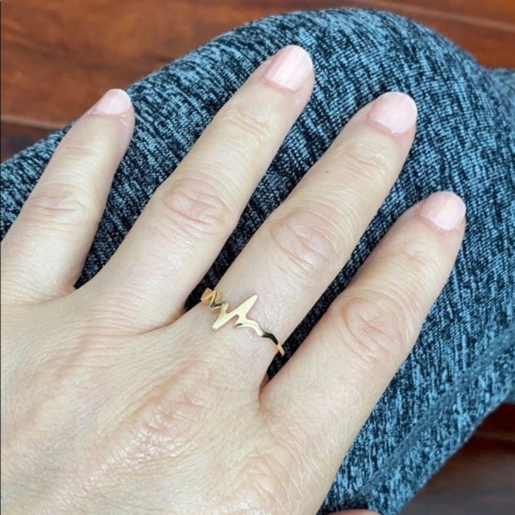 14K Solid Yellow Gold HeartBeat Heart Beat Ring